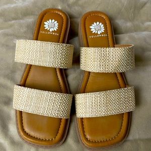 NWOT flat raffia sandals. Yellow box. Size 6